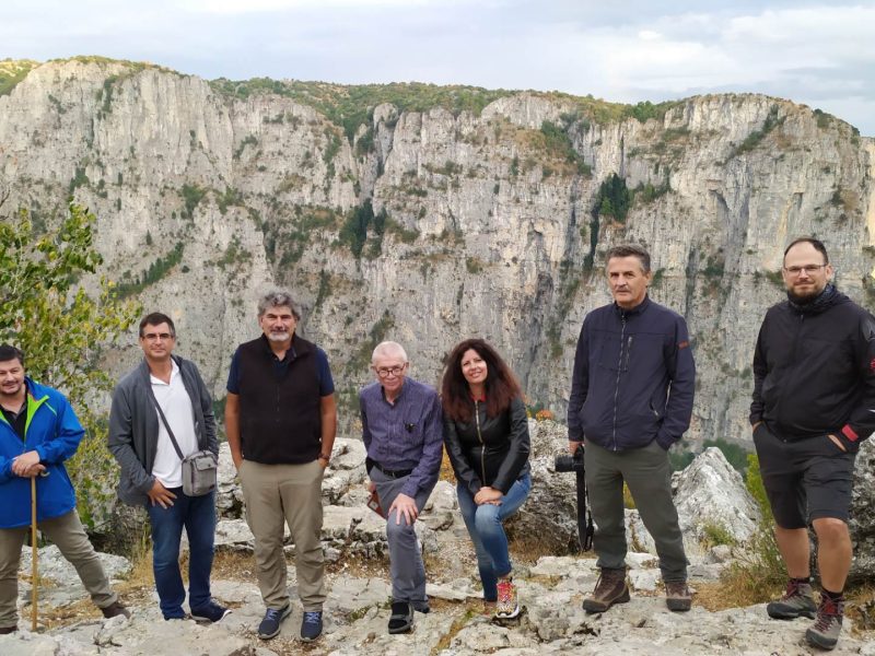 10-Oxia-viewpoint-to-the-Vikos-gorge-42 (Custom)