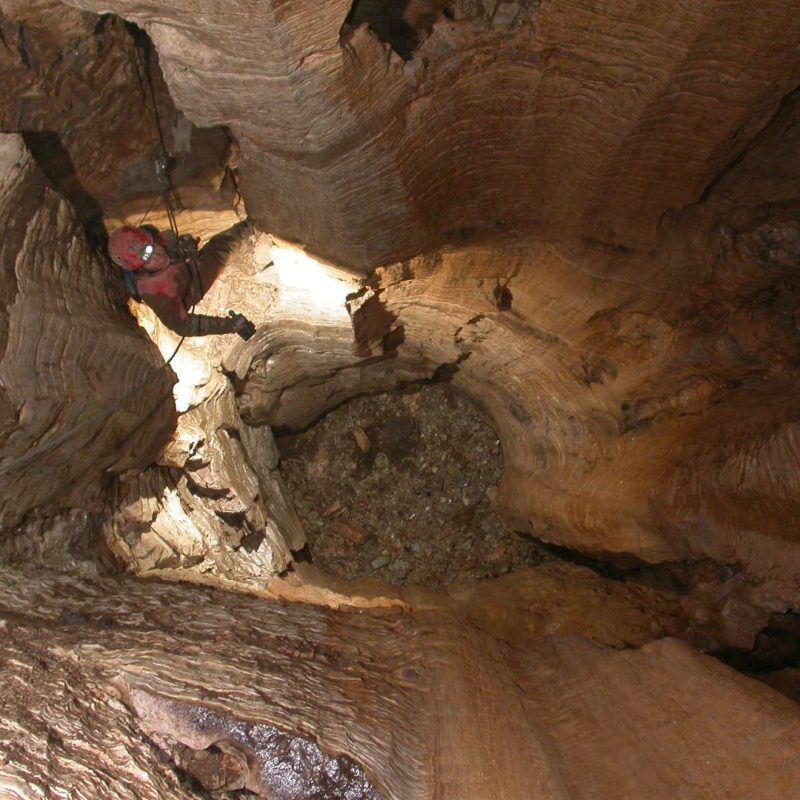 1025 Κάθετος αγωγός στην Τρύπα του Όρνιου-karstika-geology-landscape-vikos-aoos-geopark